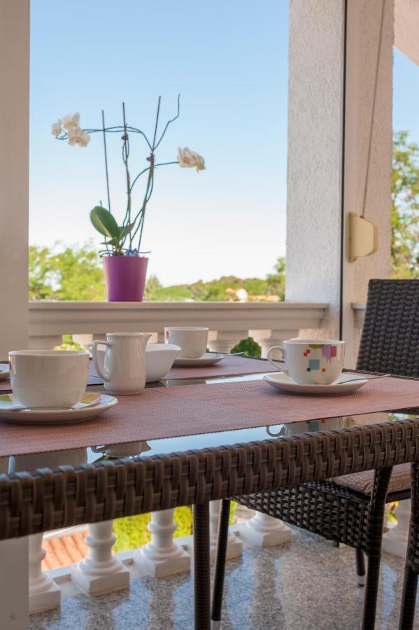 Apartments Somi Πόρετς Εξωτερικό φωτογραφία