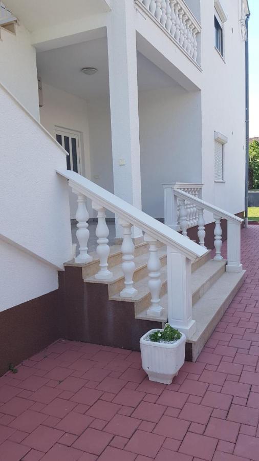 Apartments Somi Πόρετς Εξωτερικό φωτογραφία