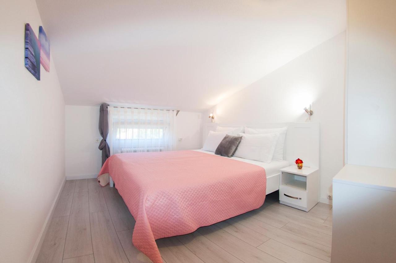 Apartments Somi Πόρετς Εξωτερικό φωτογραφία