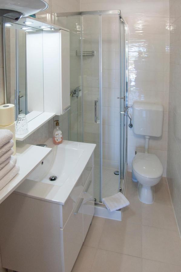 Apartments Somi Πόρετς Εξωτερικό φωτογραφία