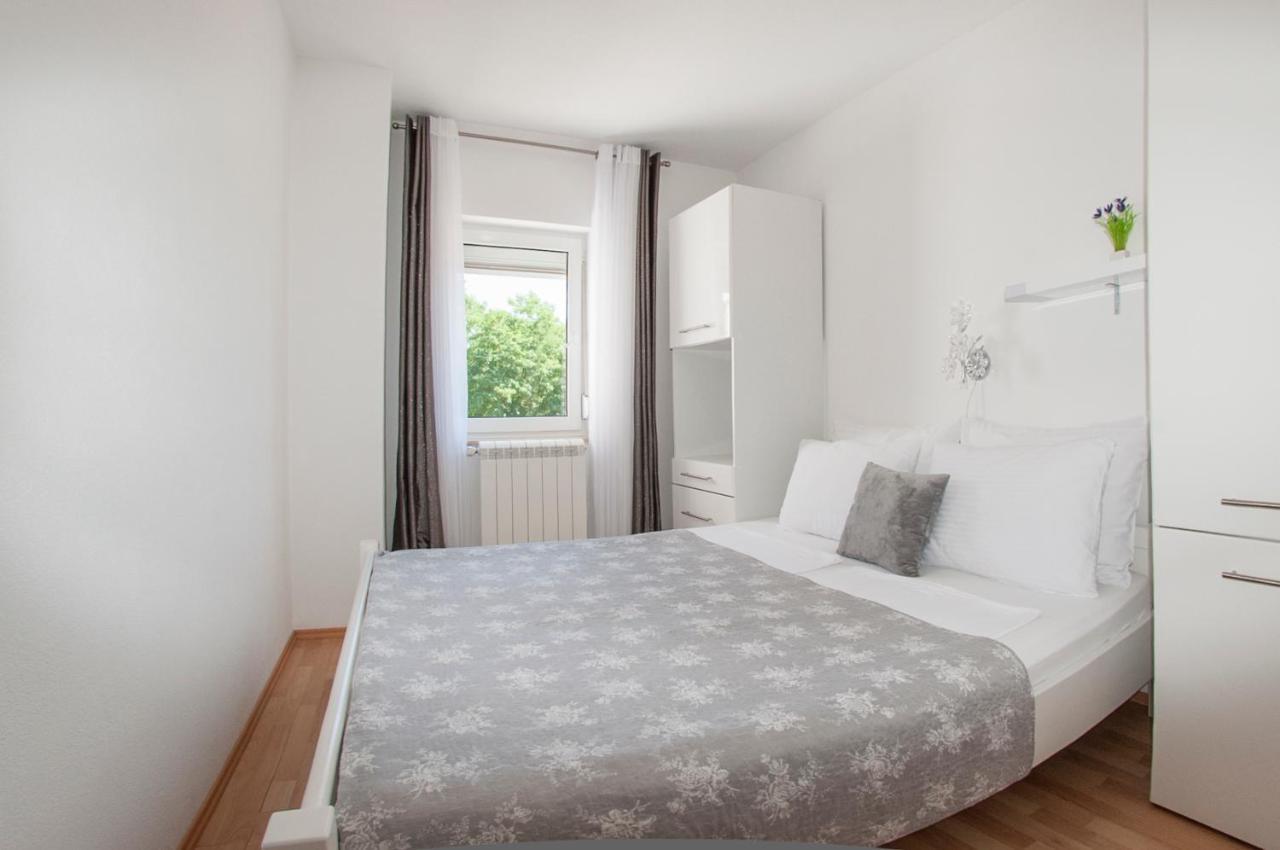 Apartments Somi Πόρετς Εξωτερικό φωτογραφία