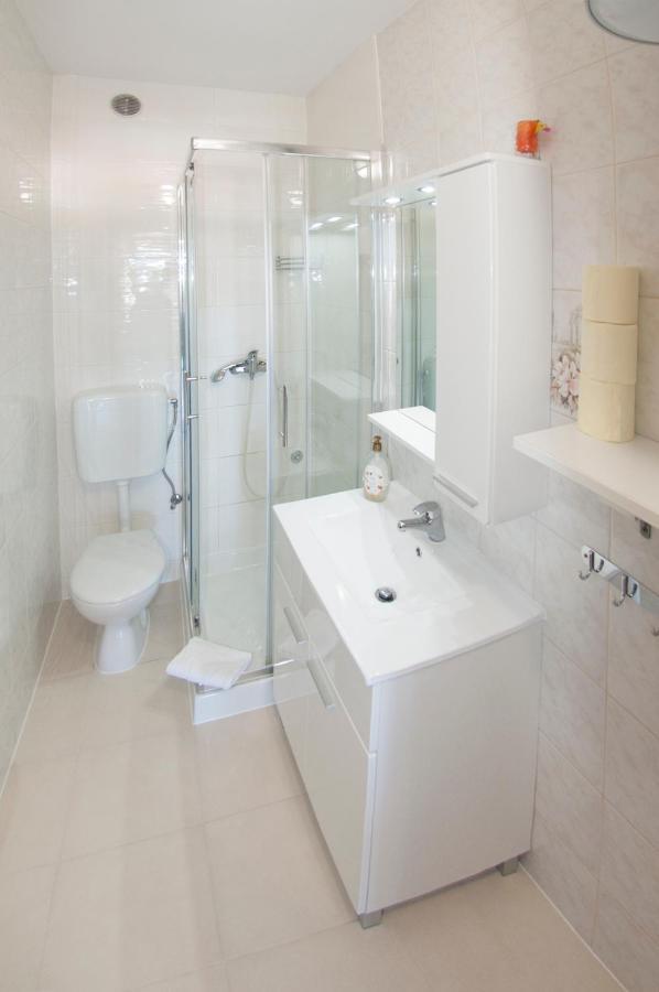 Apartments Somi Πόρετς Εξωτερικό φωτογραφία