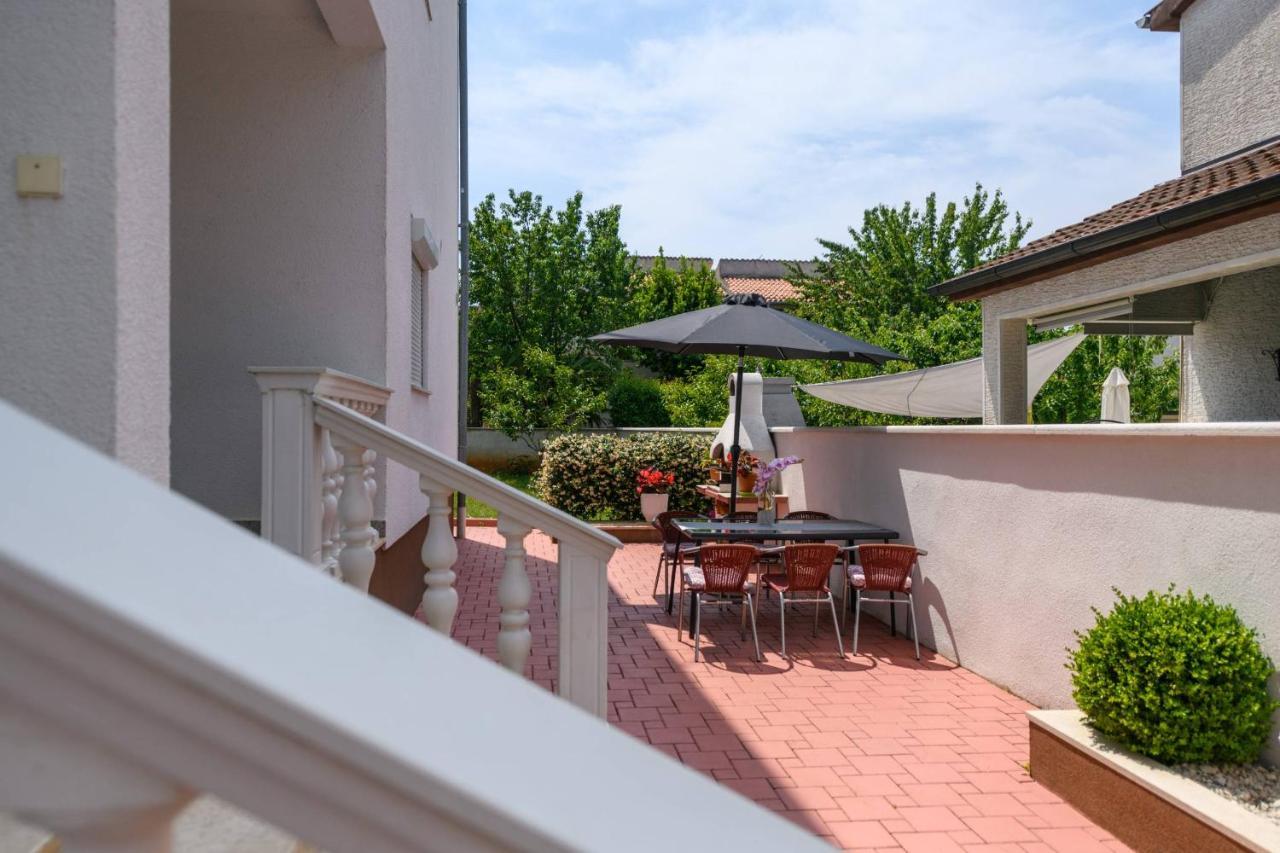 Apartments Somi Πόρετς Εξωτερικό φωτογραφία
