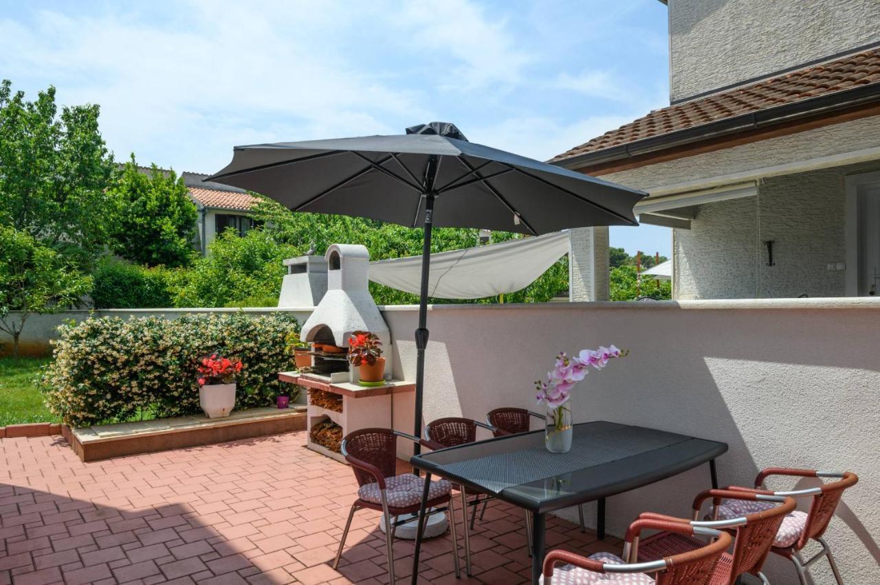 Apartments Somi Πόρετς Εξωτερικό φωτογραφία