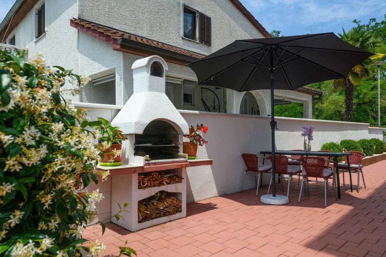 Apartments Somi Πόρετς Εξωτερικό φωτογραφία