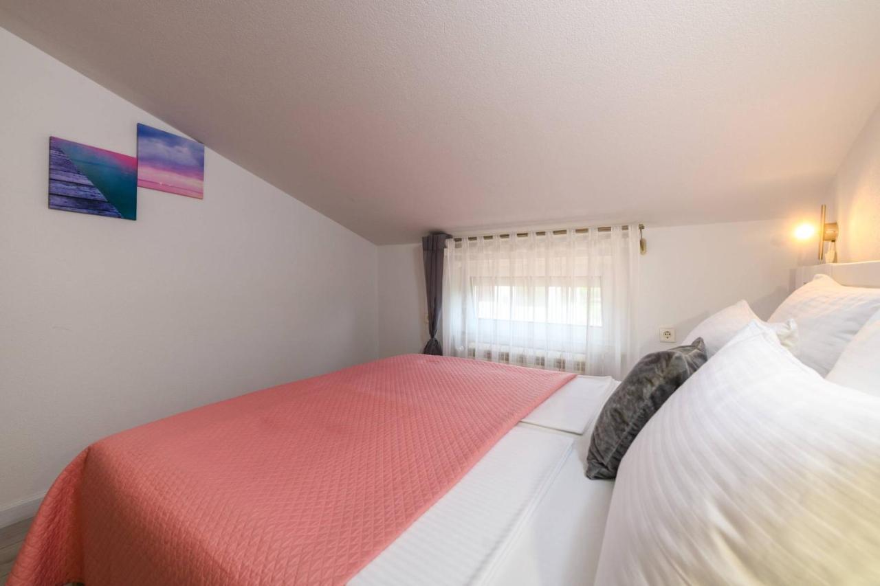 Apartments Somi Πόρετς Εξωτερικό φωτογραφία