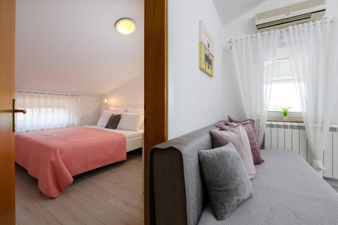 Apartments Somi Πόρετς Εξωτερικό φωτογραφία