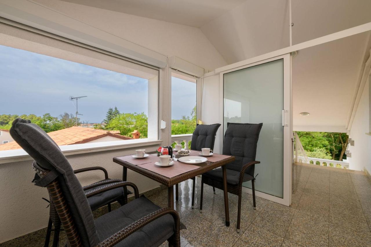 Apartments Somi Πόρετς Εξωτερικό φωτογραφία