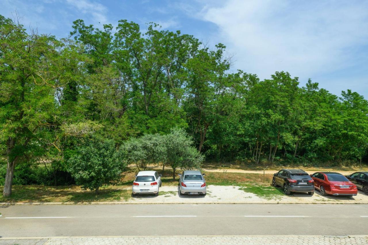Apartments Somi Πόρετς Εξωτερικό φωτογραφία