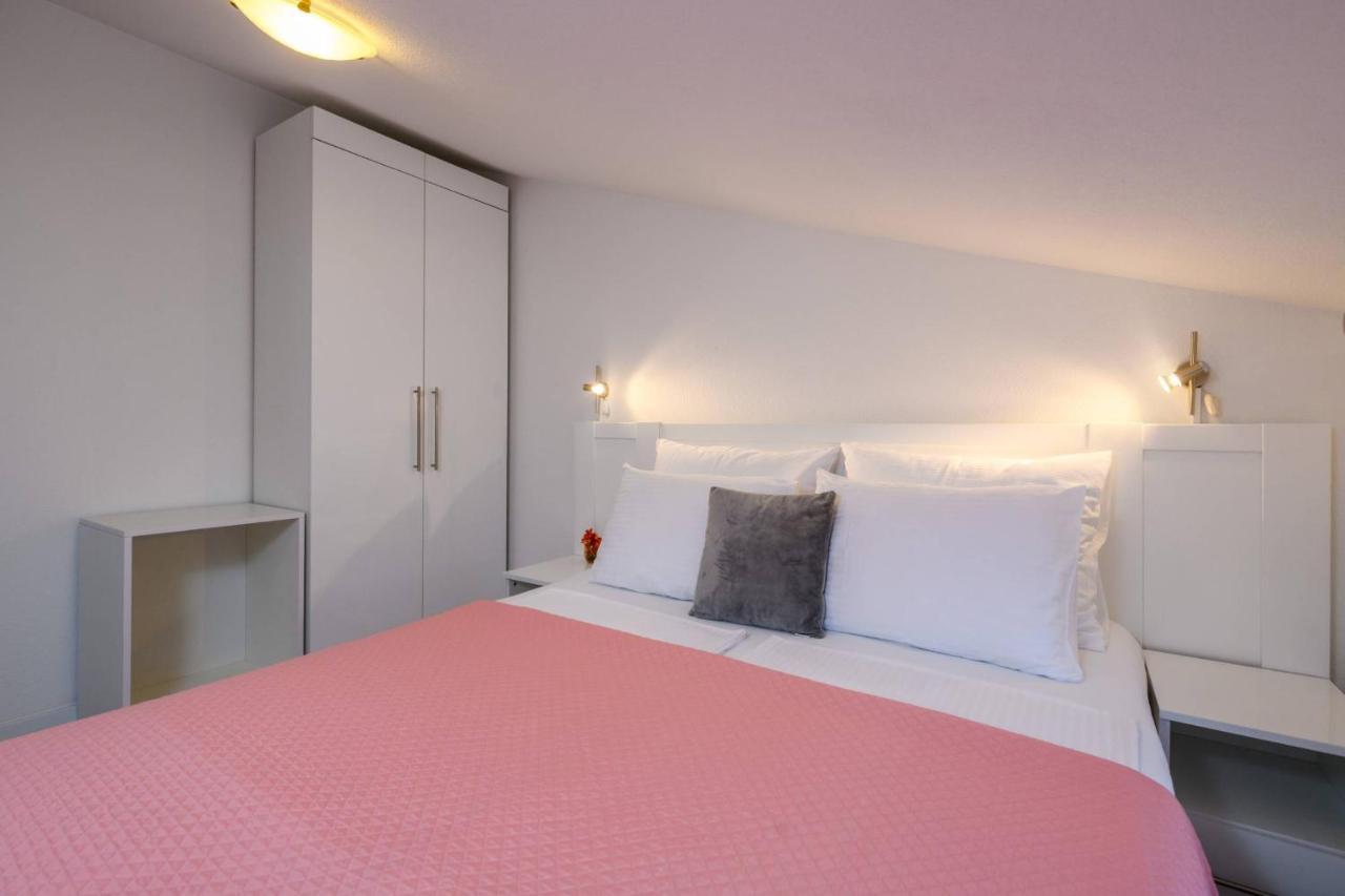 Apartments Somi Πόρετς Εξωτερικό φωτογραφία
