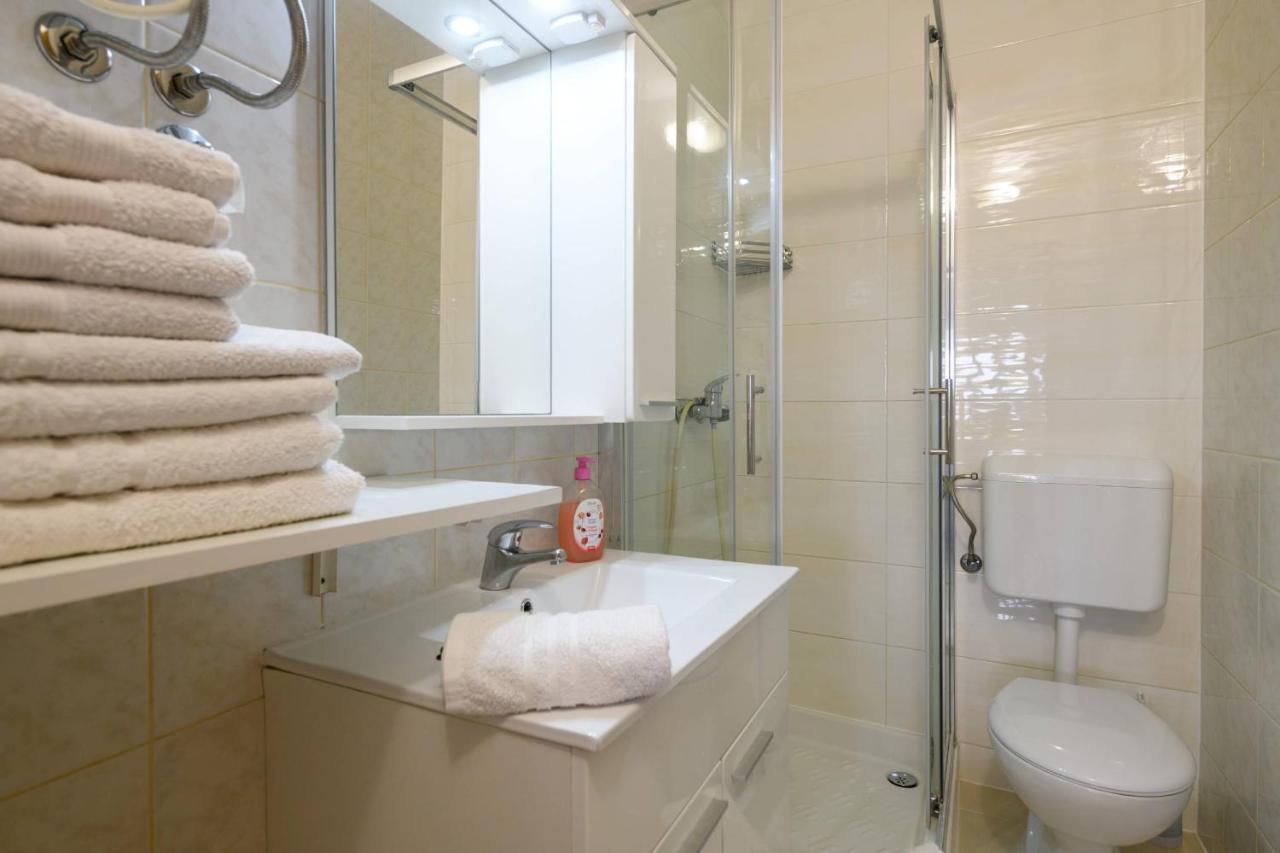 Apartments Somi Πόρετς Εξωτερικό φωτογραφία
