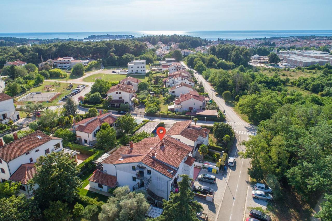 Apartments Somi Πόρετς Εξωτερικό φωτογραφία
