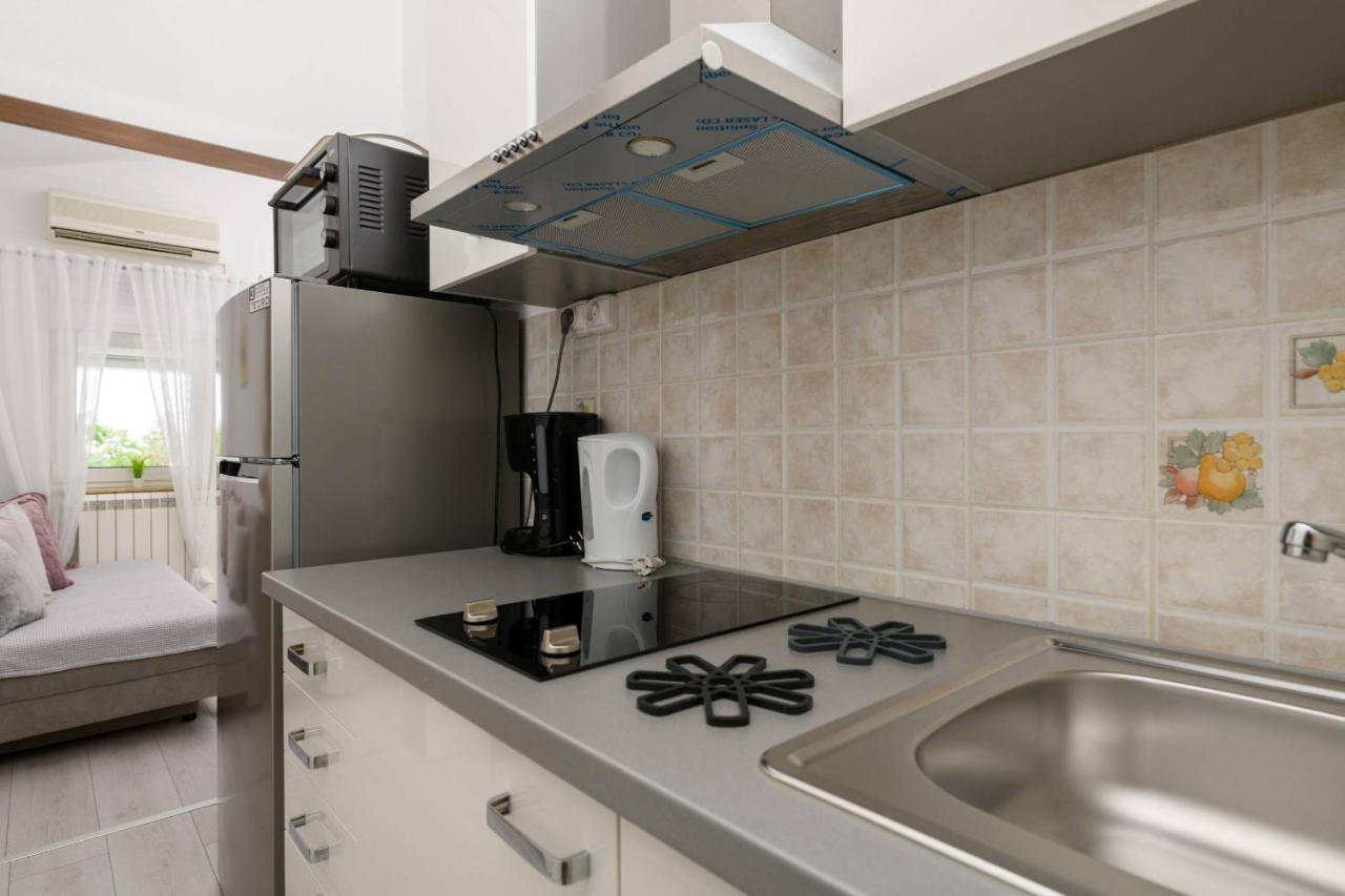 Apartments Somi Πόρετς Εξωτερικό φωτογραφία