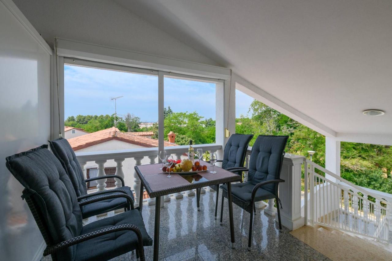 Apartments Somi Πόρετς Εξωτερικό φωτογραφία