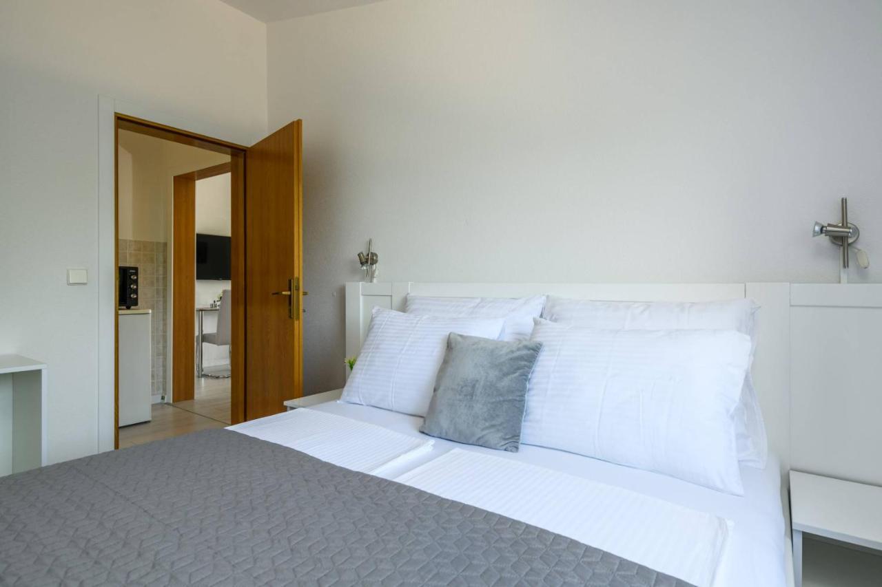 Apartments Somi Πόρετς Εξωτερικό φωτογραφία