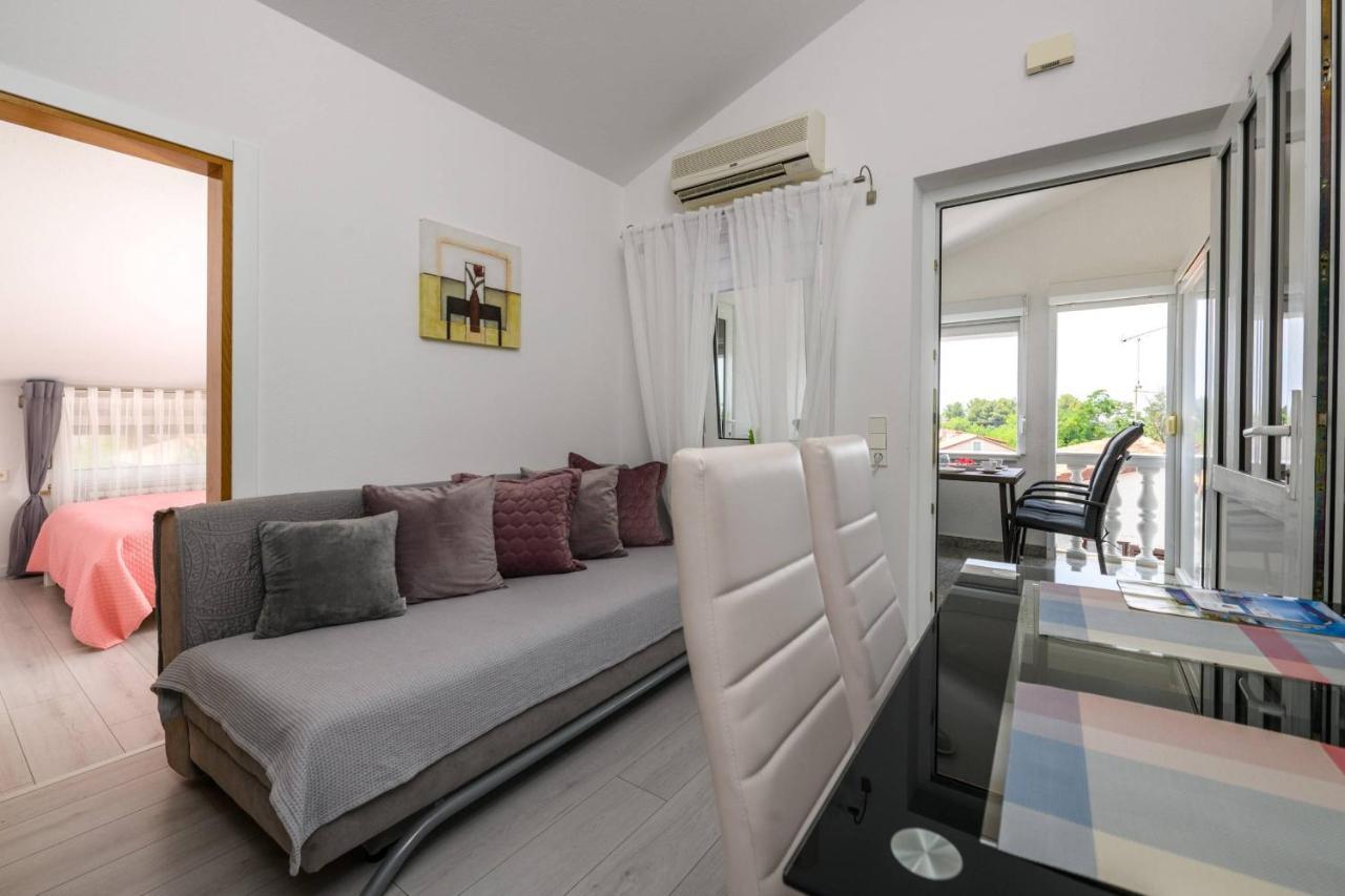Apartments Somi Πόρετς Εξωτερικό φωτογραφία