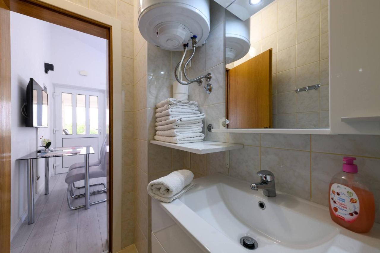 Apartments Somi Πόρετς Εξωτερικό φωτογραφία