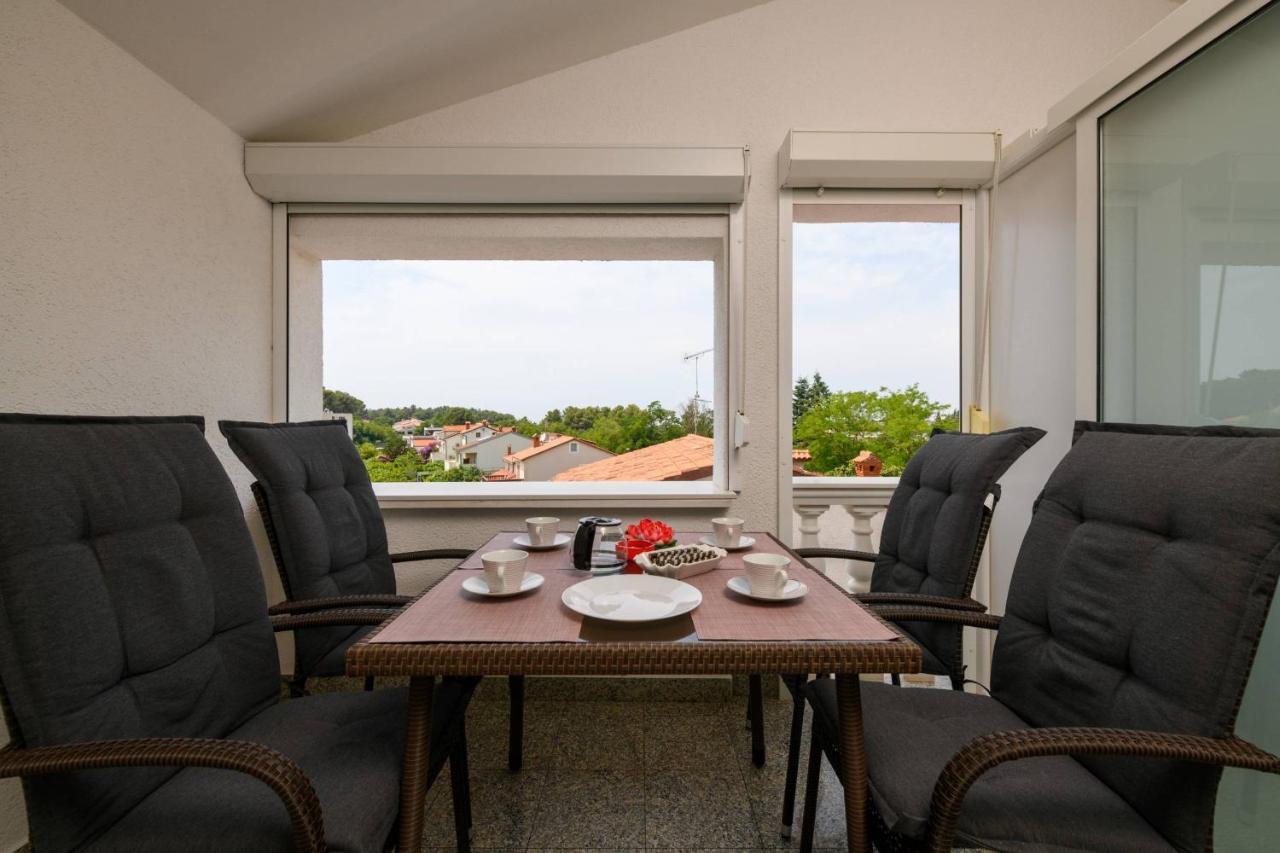 Apartments Somi Πόρετς Εξωτερικό φωτογραφία