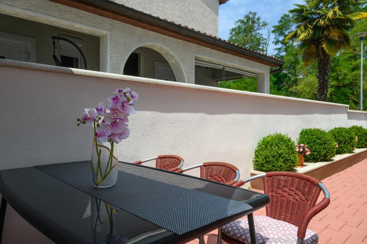 Apartments Somi Πόρετς Εξωτερικό φωτογραφία