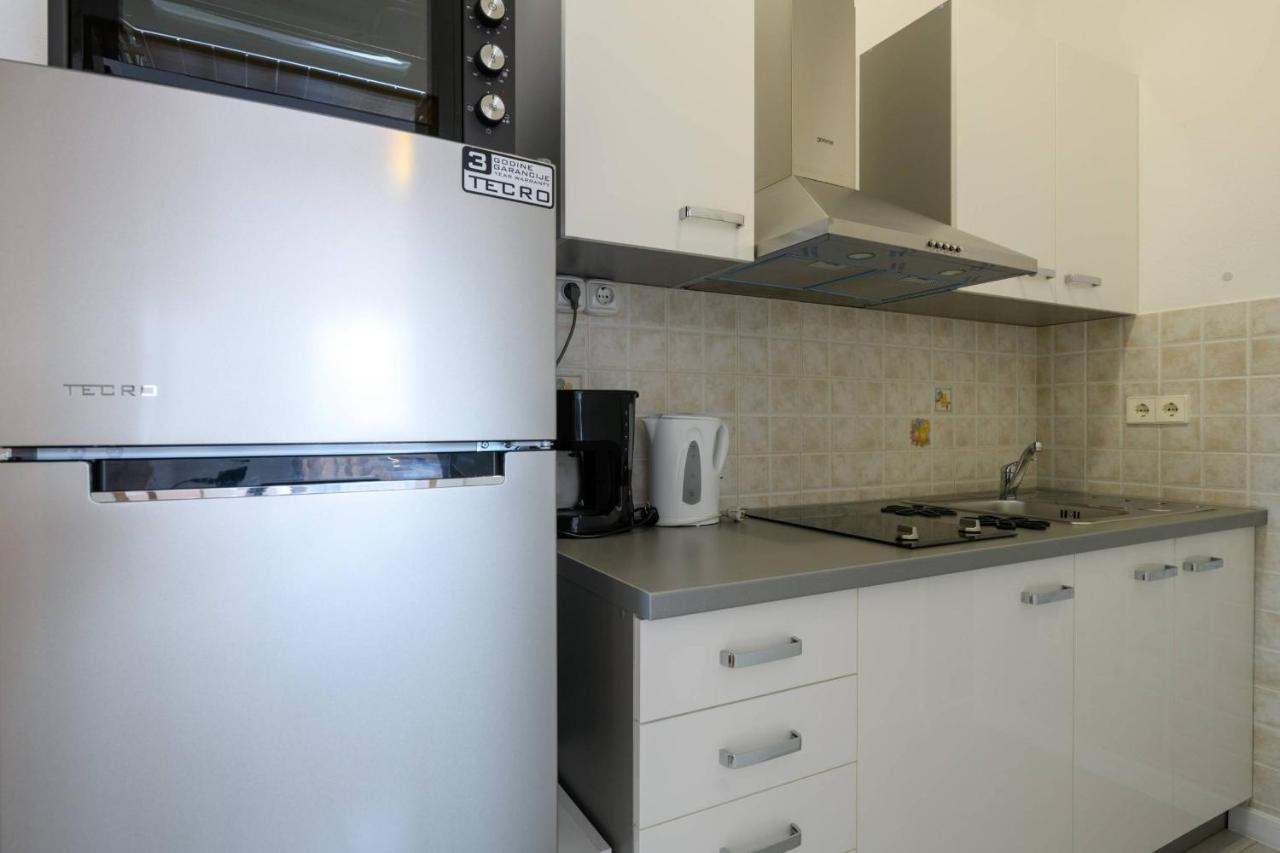 Apartments Somi Πόρετς Εξωτερικό φωτογραφία