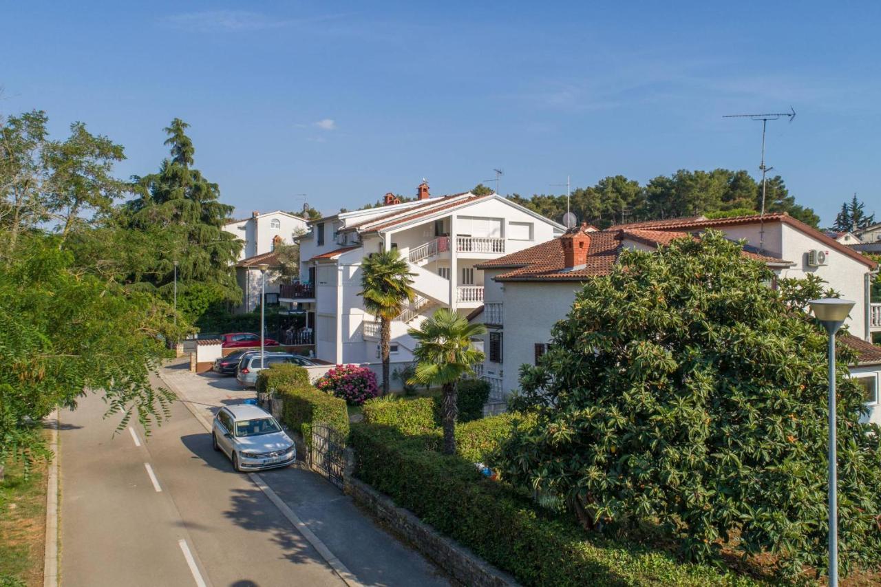 Apartments Somi Πόρετς Εξωτερικό φωτογραφία